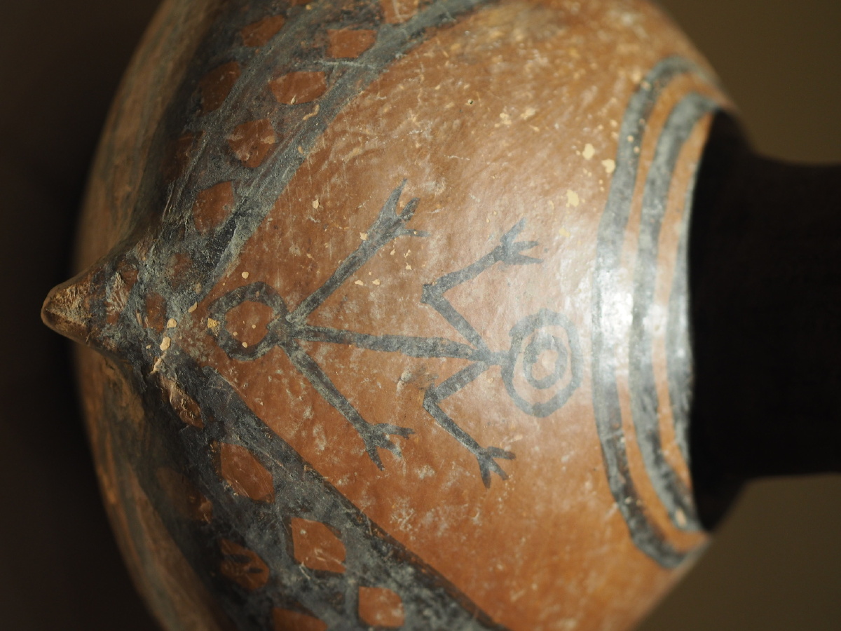 新石器时代马厂文化菱各宽带神人纹壶秦安县博物馆藏