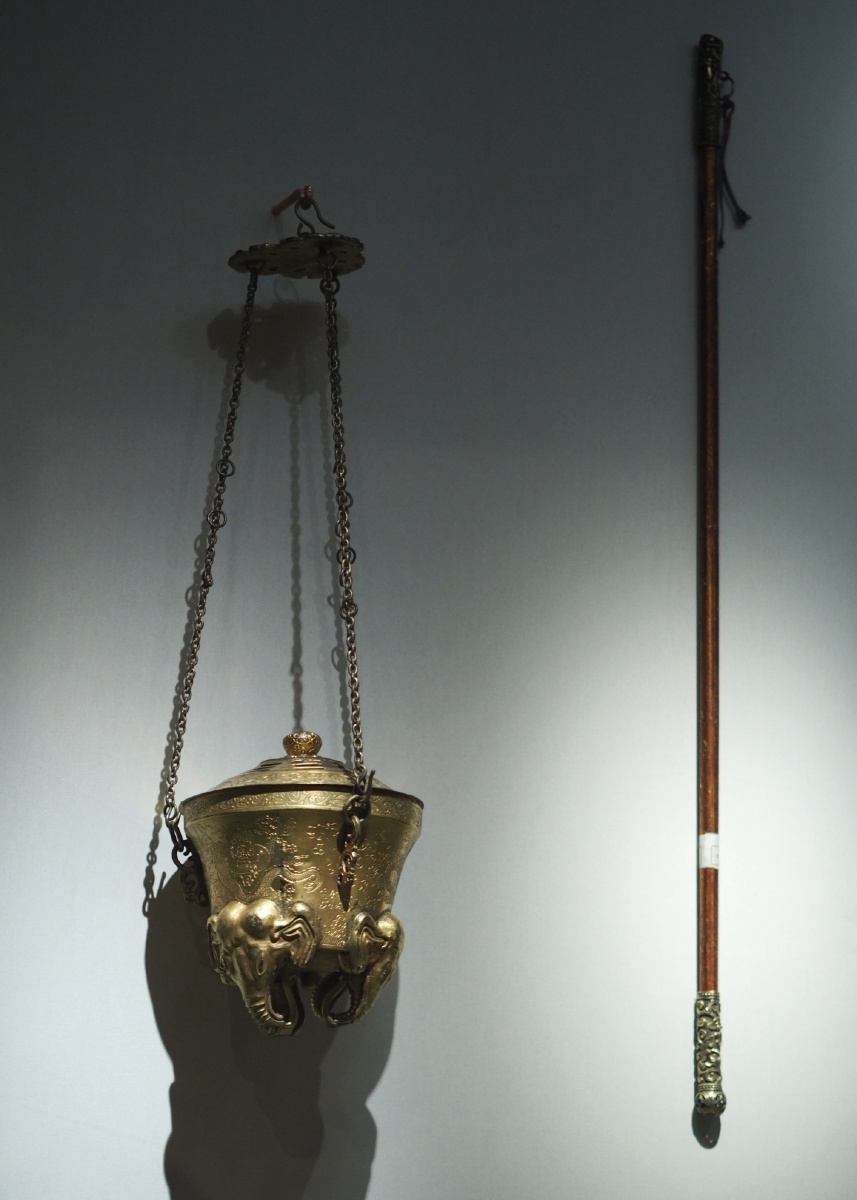 清乾隆铜鎏金八卦象足金提炉与提炉竿沈阳故宫博物院藏