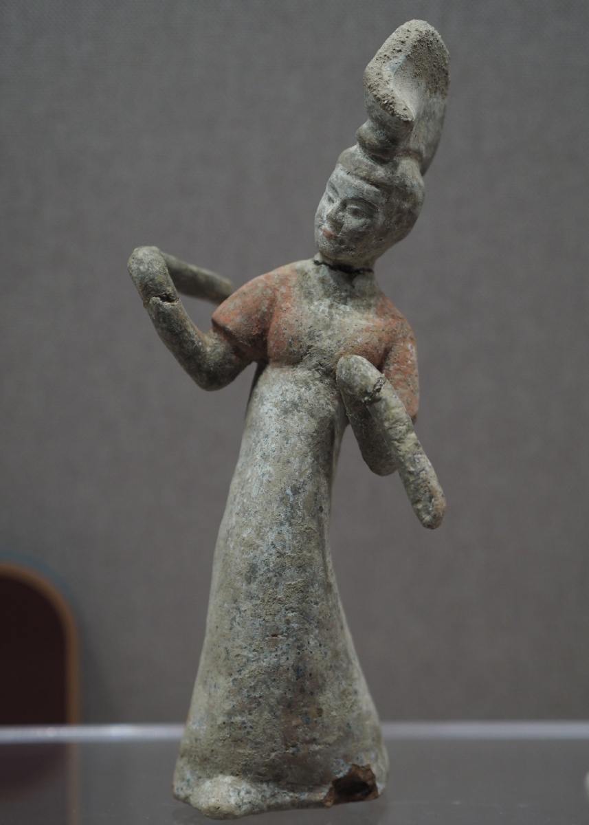 唐灰陶伎乐俑郑州市华夏文化艺术博物馆藏