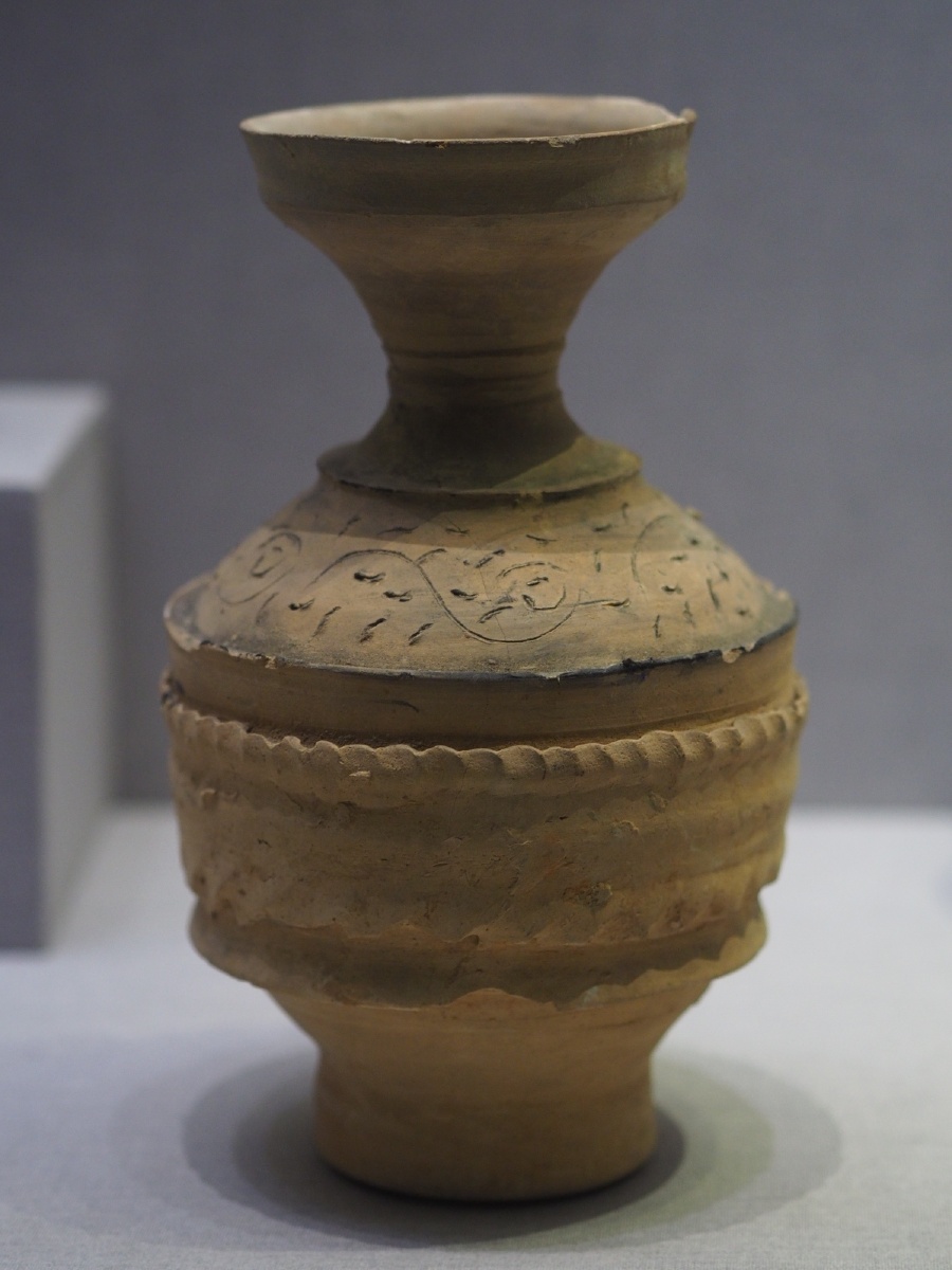 宋附加堆纹盘口坛桂林博物馆藏