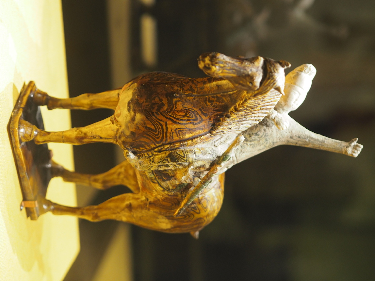 唐绞胎骑射俑陕西历史博物馆藏