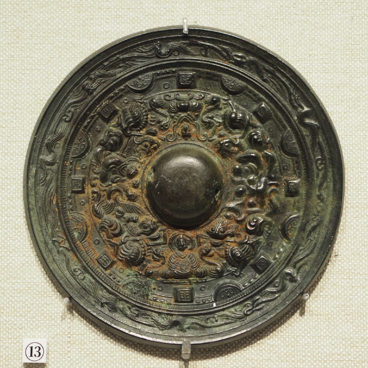 东汉三国佛像神人神兽纹铜镜深圳博物馆藏