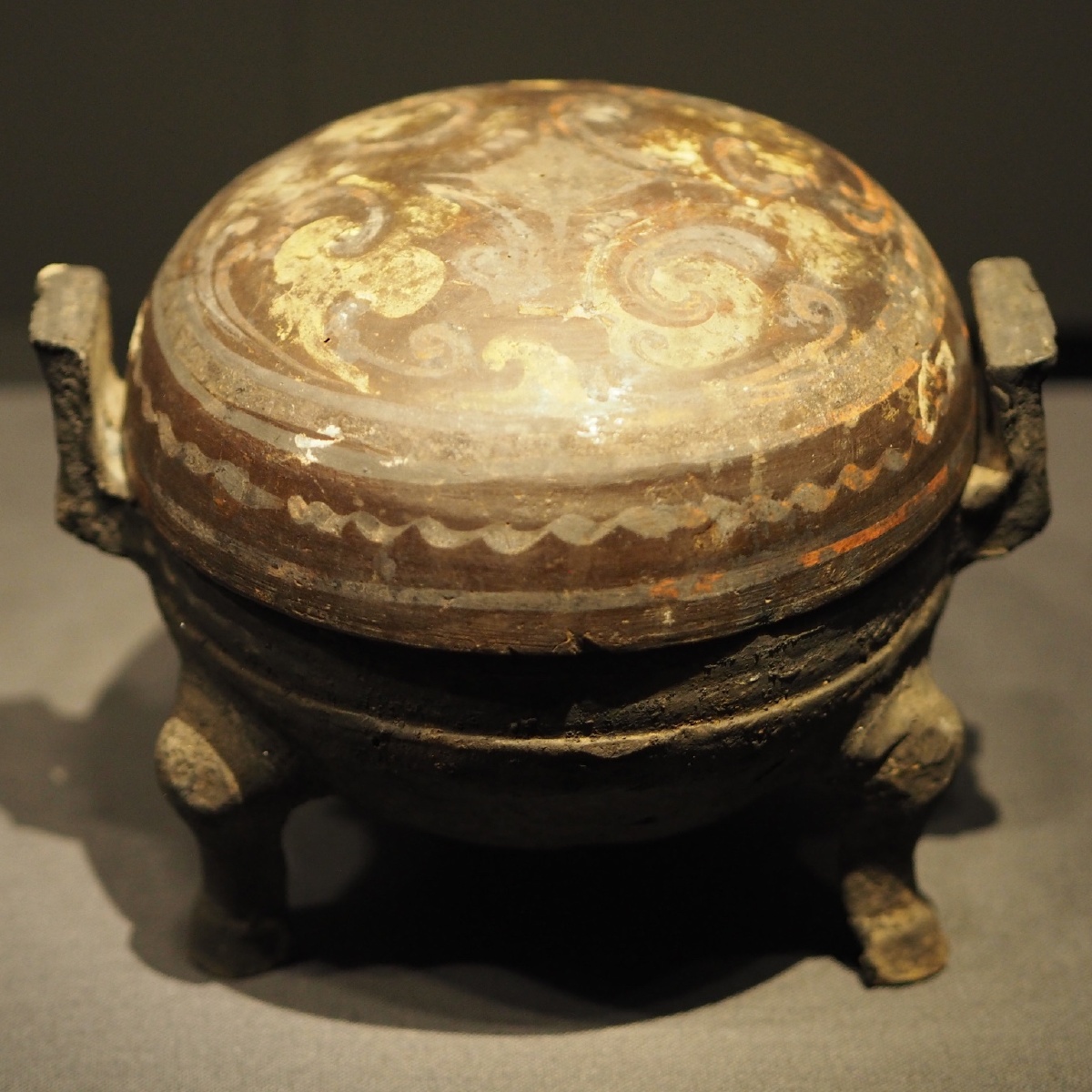 [西汉] 漆绘陶鼎 湖南省博物馆藏·马王堆汉墓展