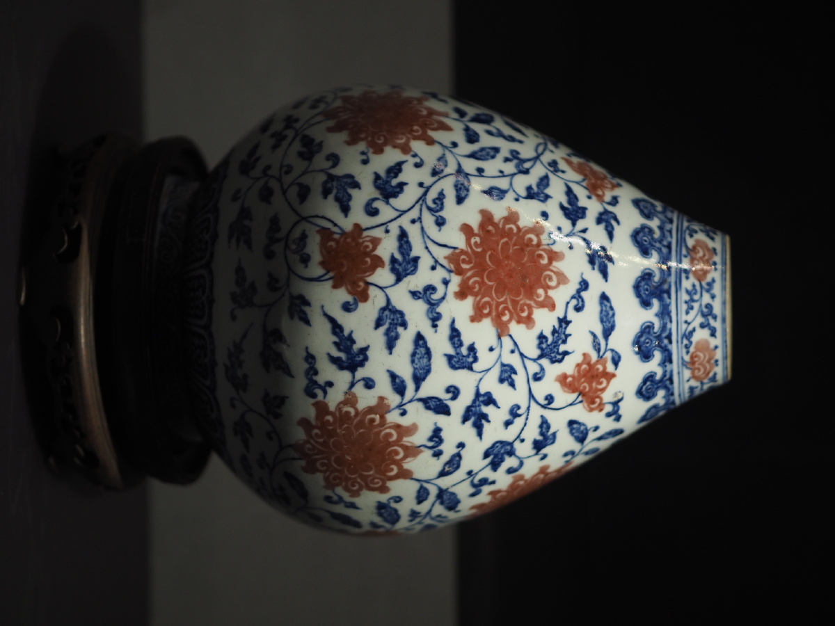 清雍正青花釉里红缠枝莲纹瓶湖南省博物馆藏