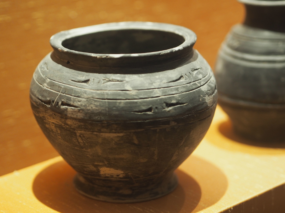 [菘泽文化] 刻纹黑皮陶罐 苏州博物馆藏