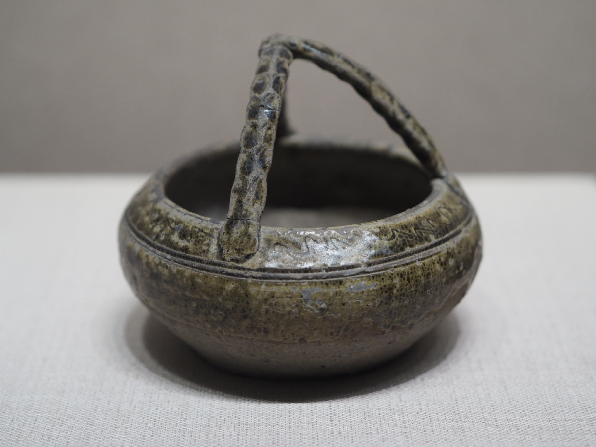 三国吴陶提梁熏炉常州博物馆藏