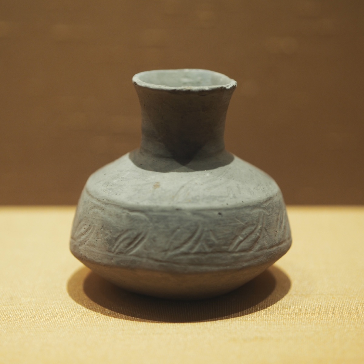 菘泽文化灰陶壶苏州博物馆藏