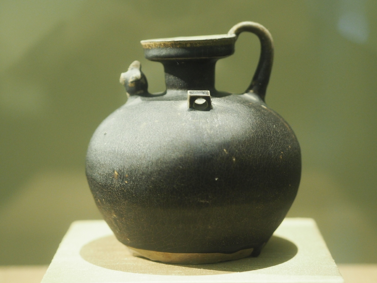 东晋褐釉鸡首壶苏州博物馆藏