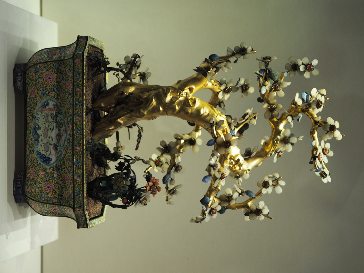 清画珐琅三羊开泰六角盆景沈阳故宫博物院藏