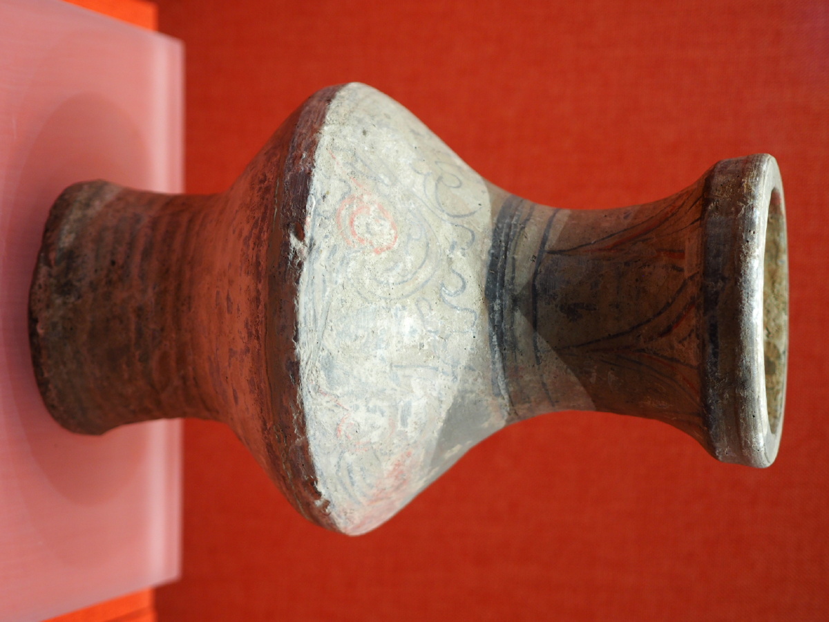 东汉彩绘陶壶涿州博物馆藏