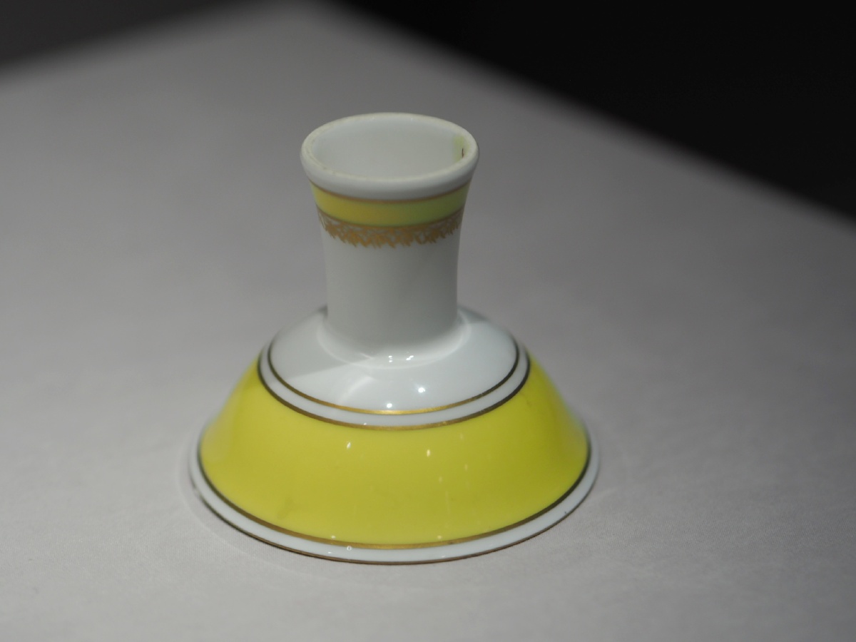 民国伪满兰花御纹章黄釉描金高足杯伪满皇宫博物院藏