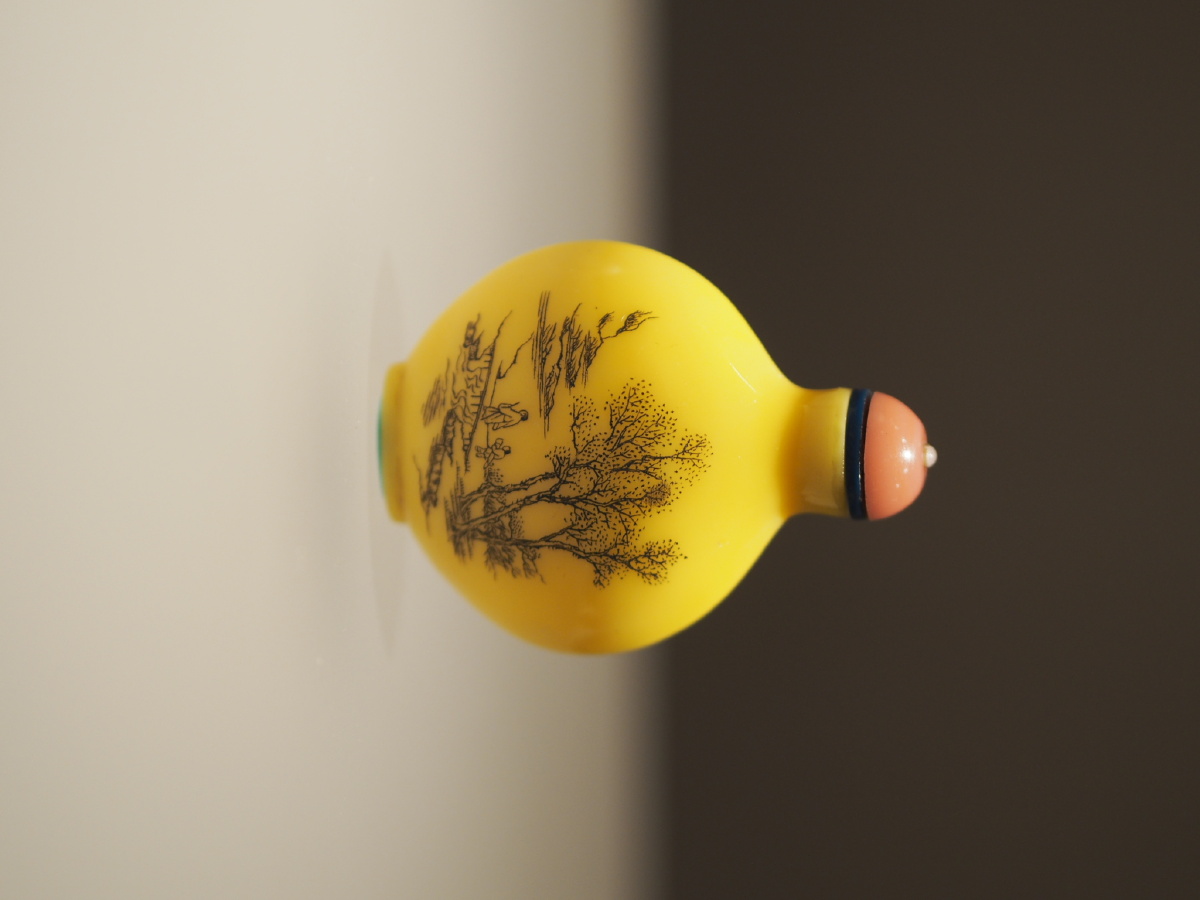 清黄料浅雕山水人物鼻烟壶沈阳故宫博物院藏