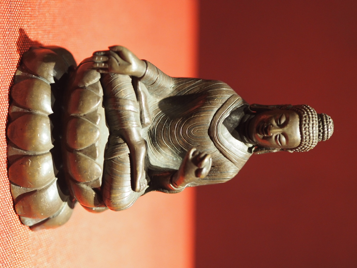 斯瓦特红铜释迦牟尼坐像辽宁省博物馆藏