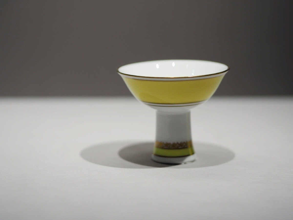 民国伪满兰花御纹章黄釉描金高足杯伪满皇宫博物院藏