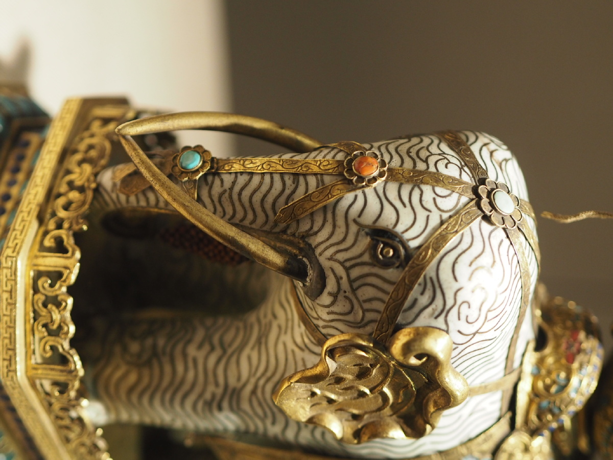 清掐丝珐琅象驮宝瓶沈阳故宫博物院藏