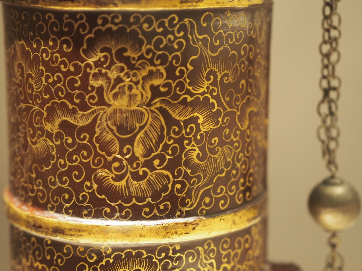 清褐漆描金勾莲纹多穆壶沈阳故宫博物院藏