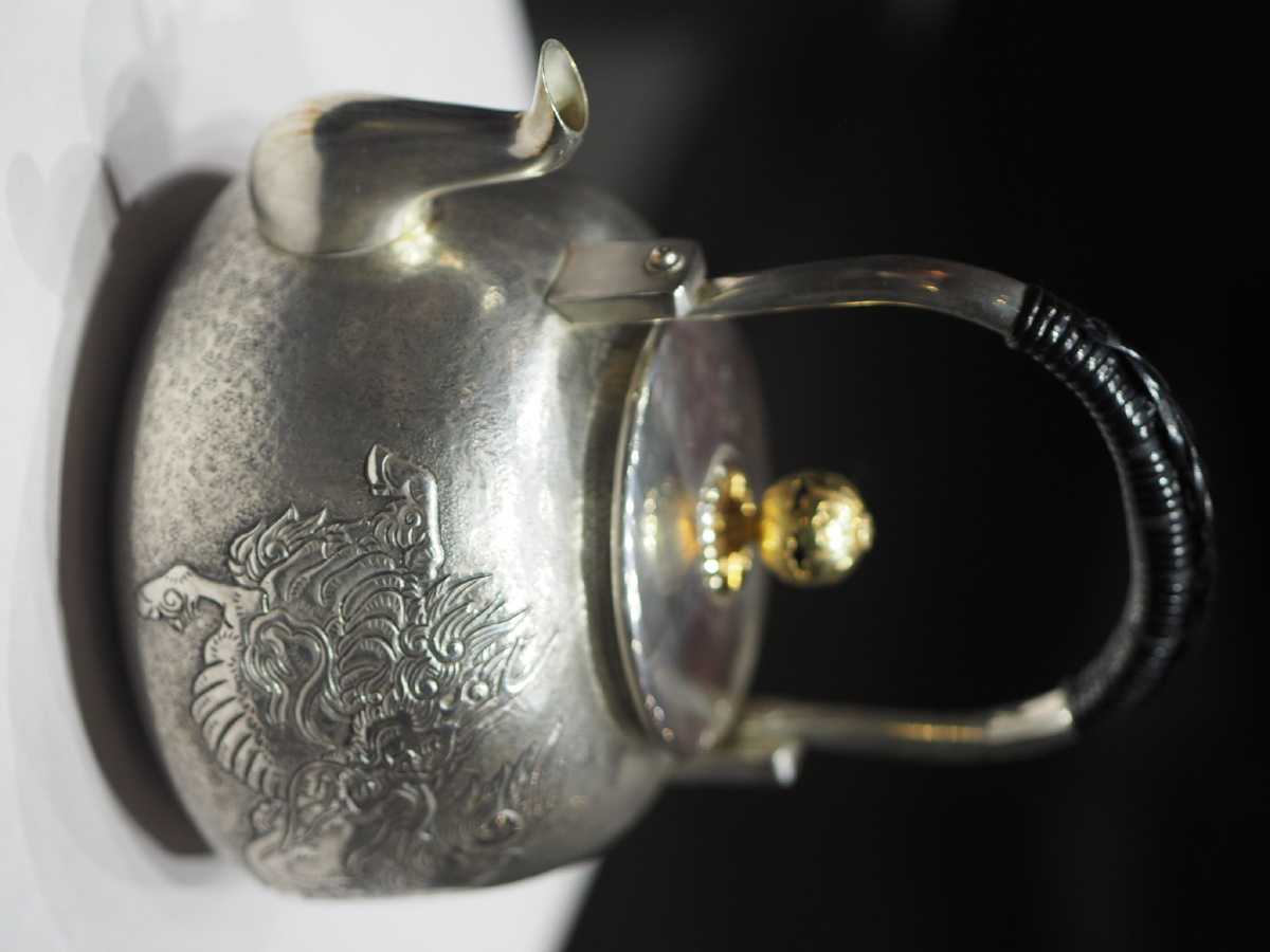 民国伪满兰花御纹章麒麟纹银壶伪满皇宫博物院藏