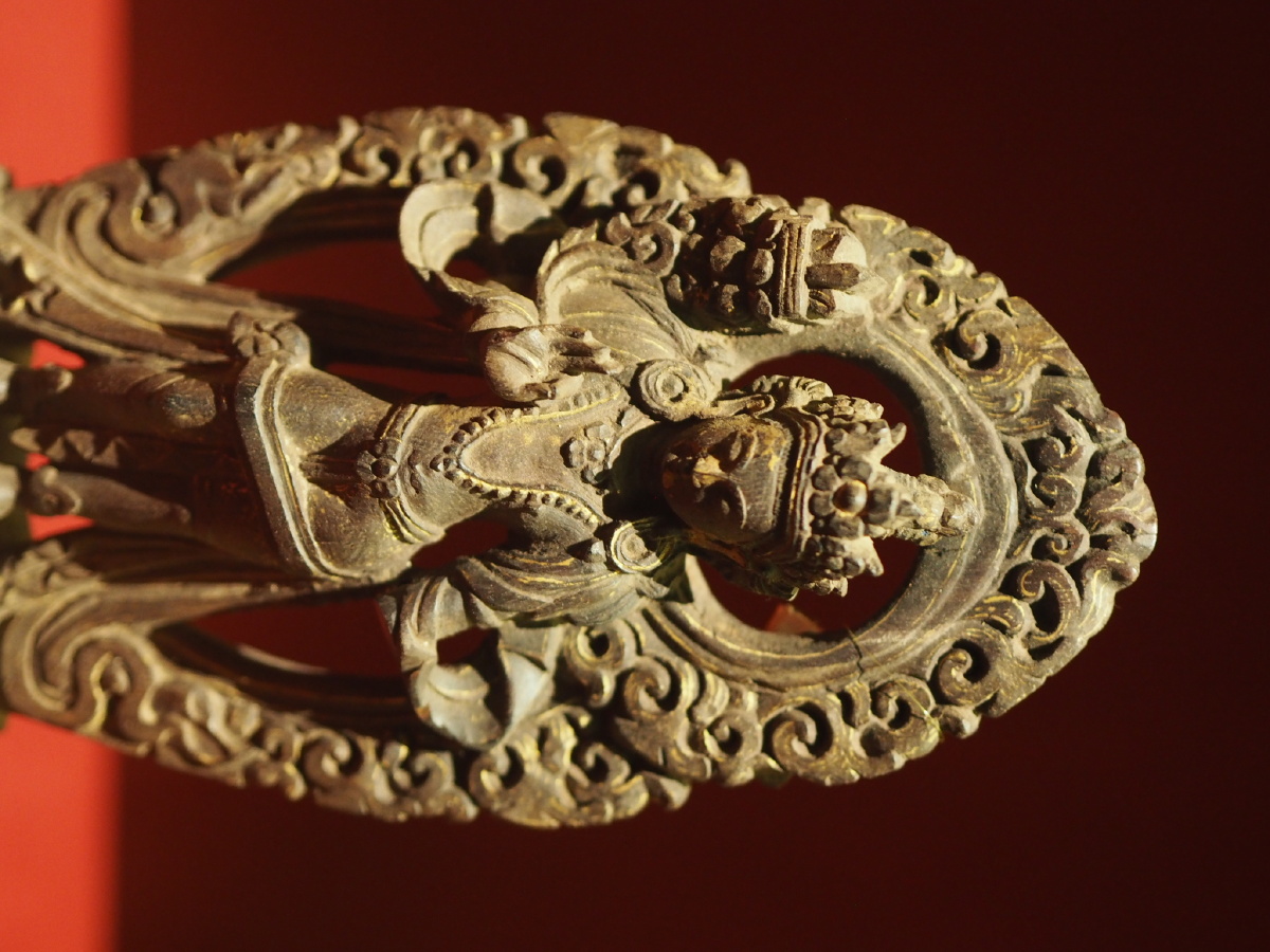 明檀香木文殊菩萨立像山南市博物馆藏