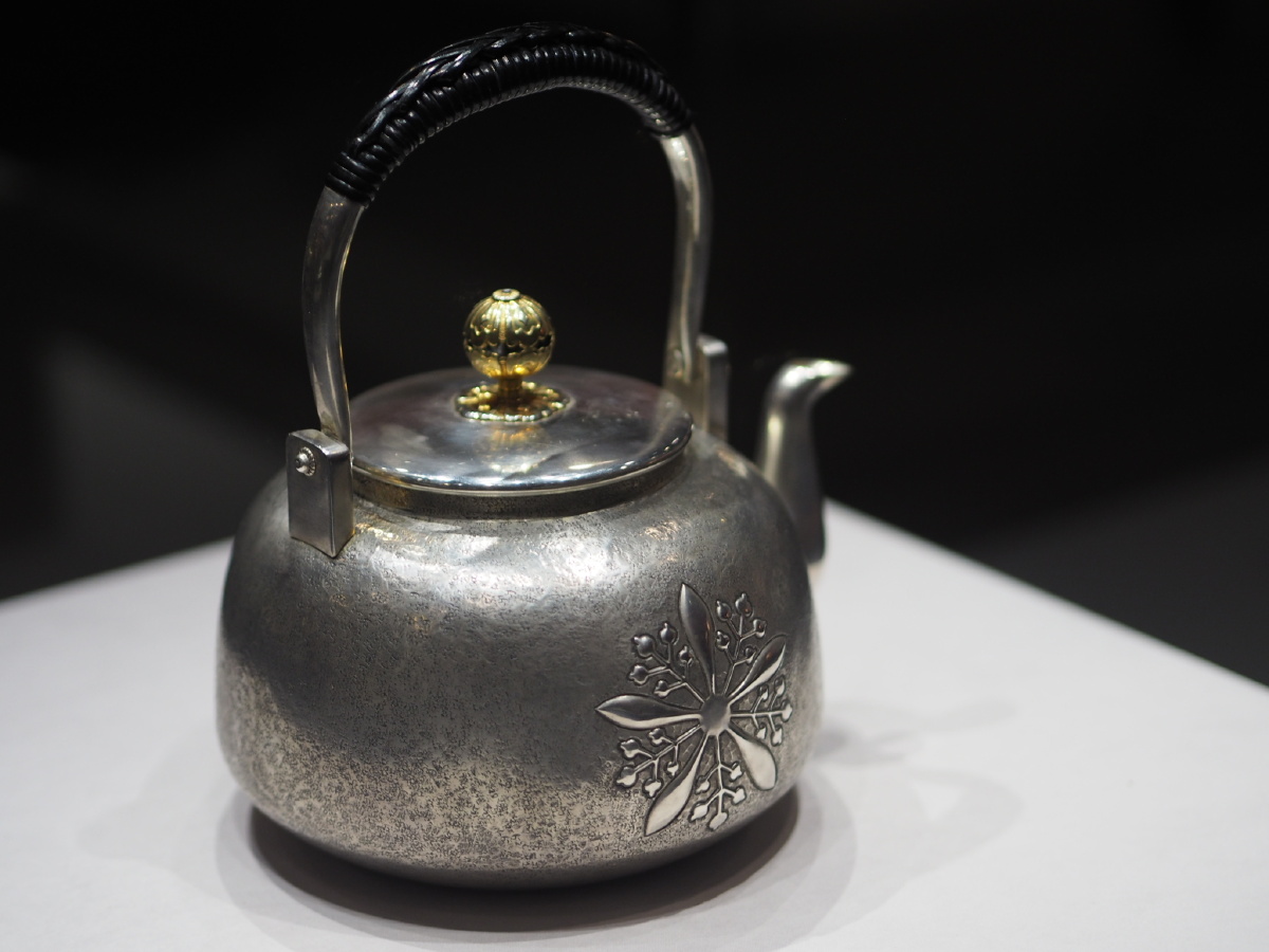 民国伪满兰花御纹章麒麟纹银壶伪满皇宫博物院藏