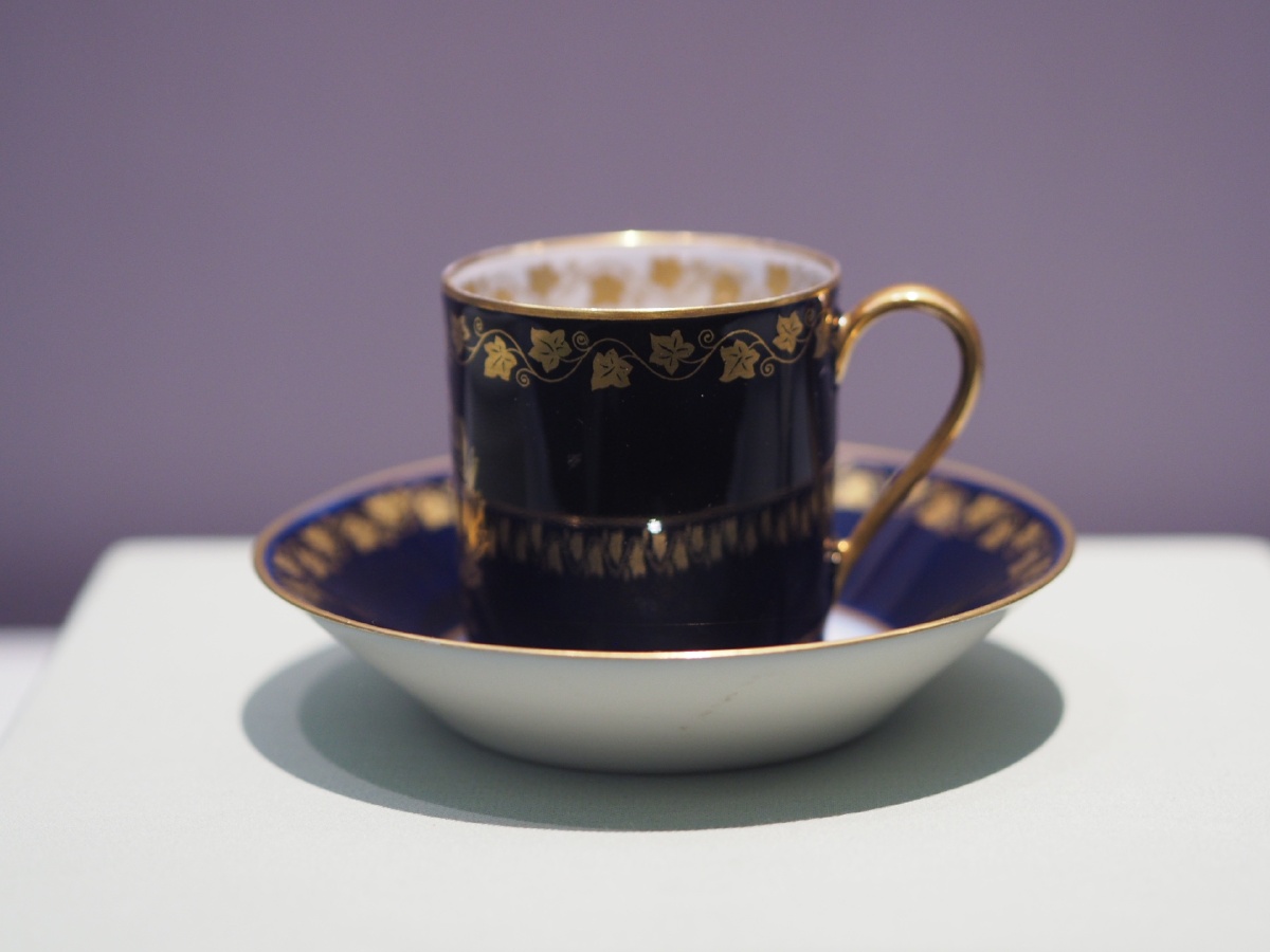 [十九世纪] 法国塞夫勒描金彩绘瓷茶杯及茶托 上海市历史博物馆藏