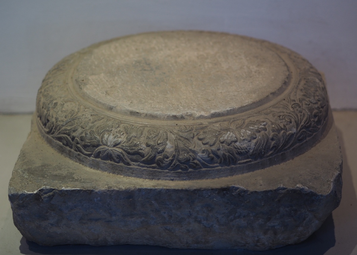 [宋] 青石缠枝花卉纹柱础 苏州古代石刻艺术博物馆藏 - zs412 - 图虫