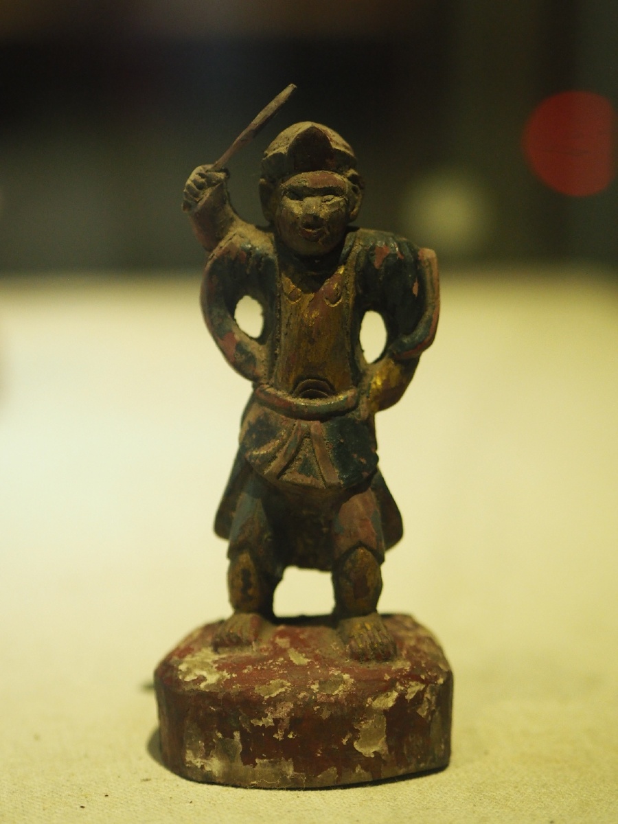 清土家族梅山猎人木雕像益阳市博物馆藏