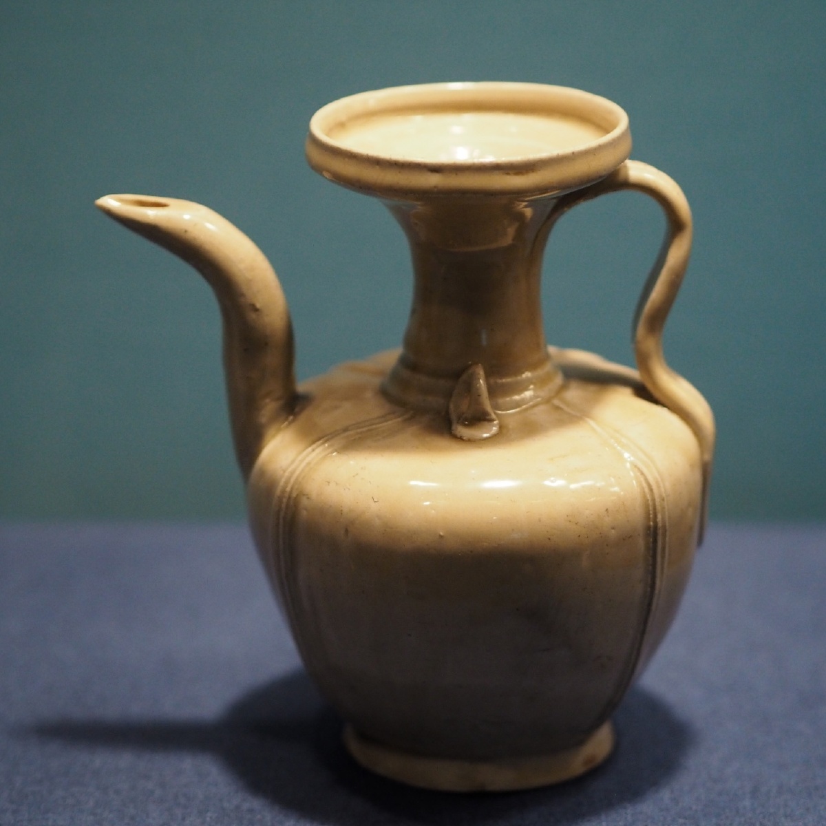 北宋龙泉窑青釉执壶浙江省博物馆藏