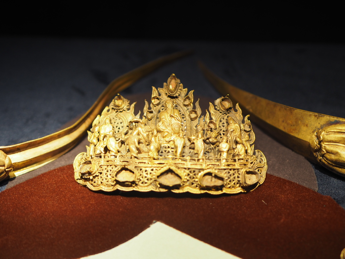 明金镶宝群仙庆寿纹分心四川省文物考古研究院藏