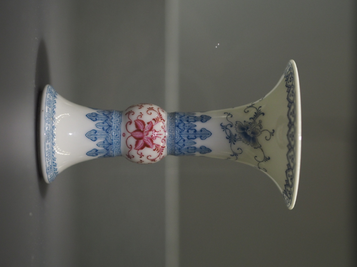 清雍正珐琅彩花卉纹花觚湖南省博物馆藏