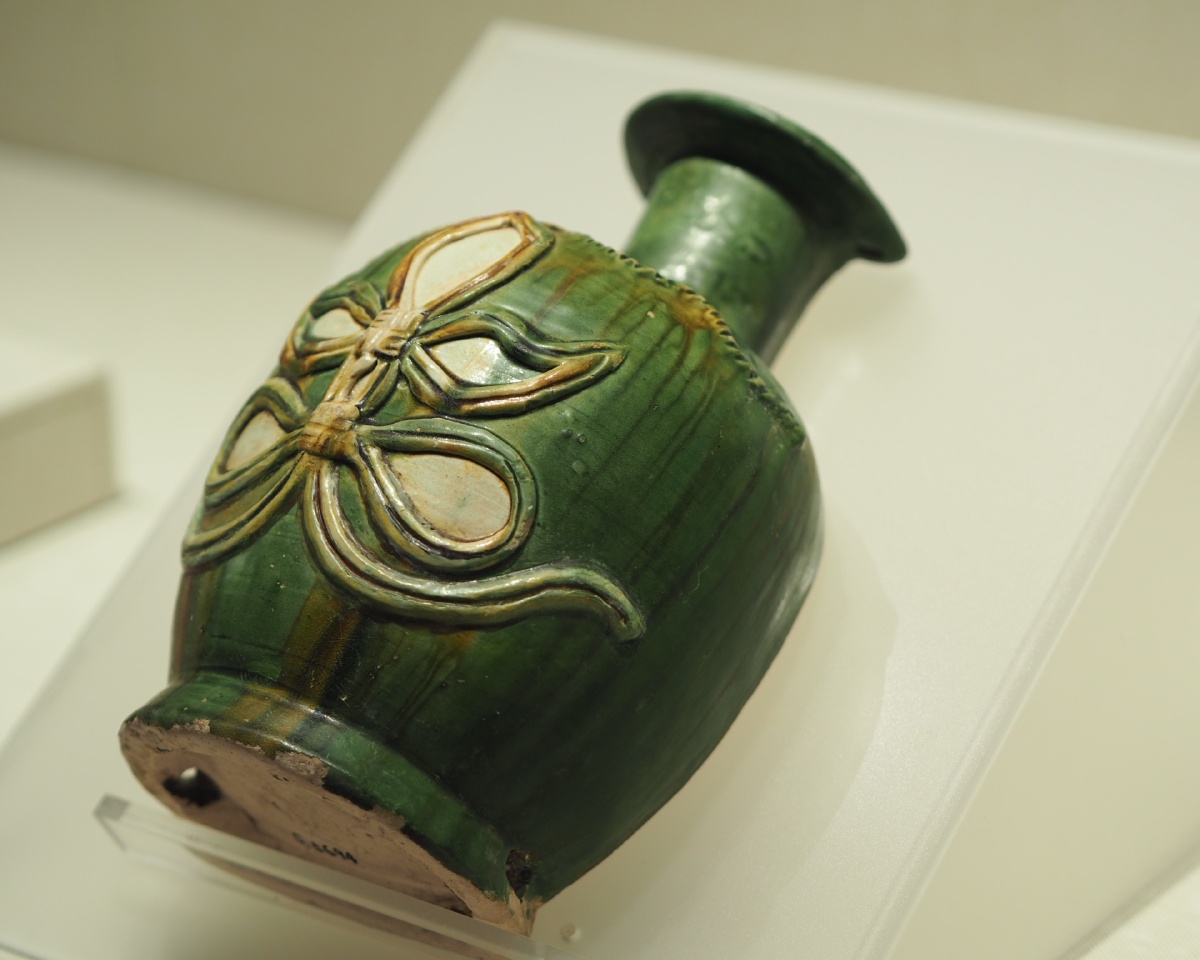 唐三彩结带纹穿带扁壶深圳博物馆藏