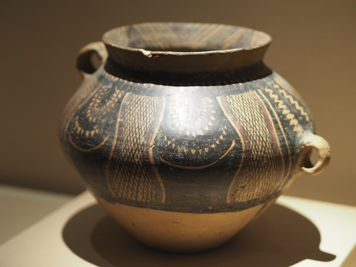 新石器时代半山文化葫芦网格纹罐临夏回族自治州博物馆藏