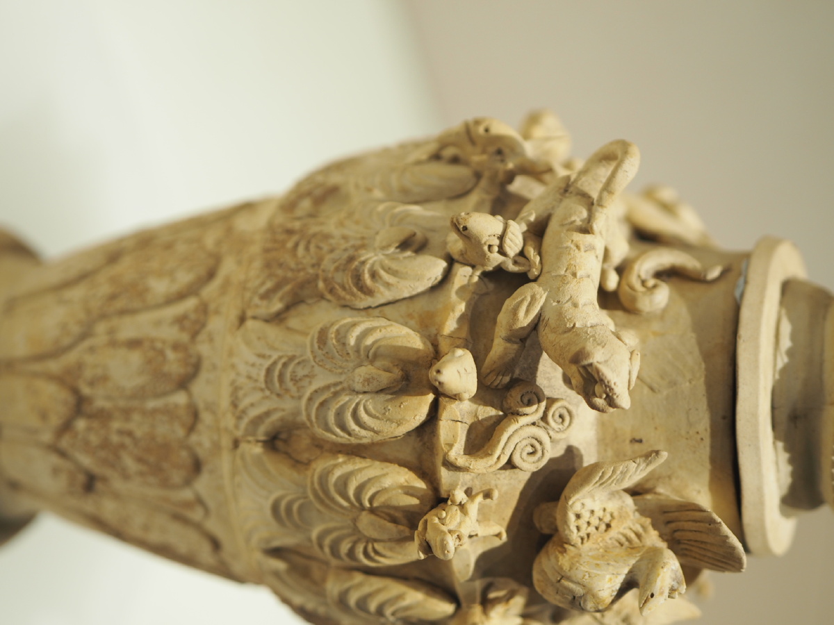 北宋景德镇窑青白釉素胎堆塑十二生肖塔式瓶深圳博物馆藏