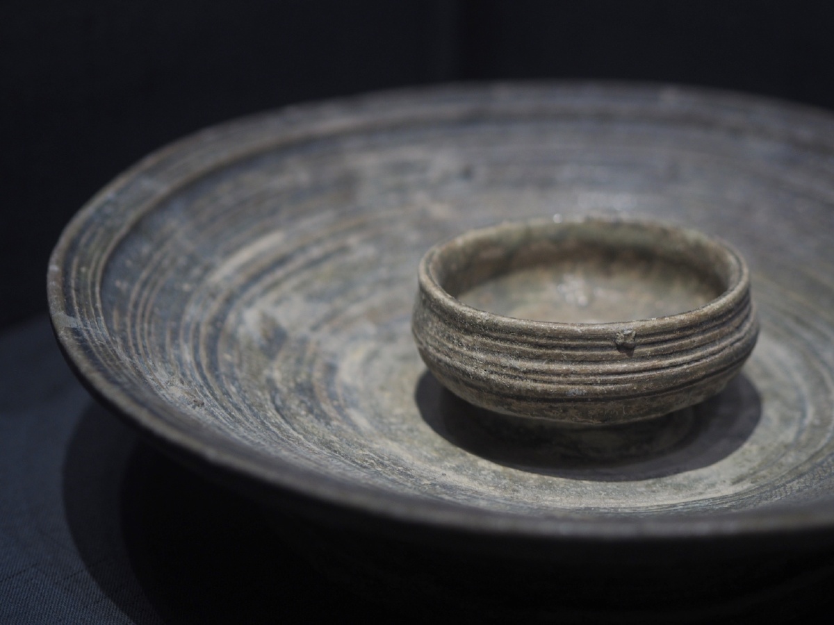 西周原始瓷簋式盘杭州博物馆藏