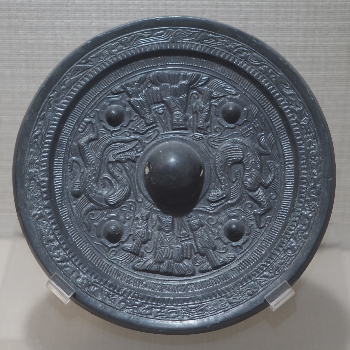 东汉神人龙虎画像镜苏州东吴博物馆藏