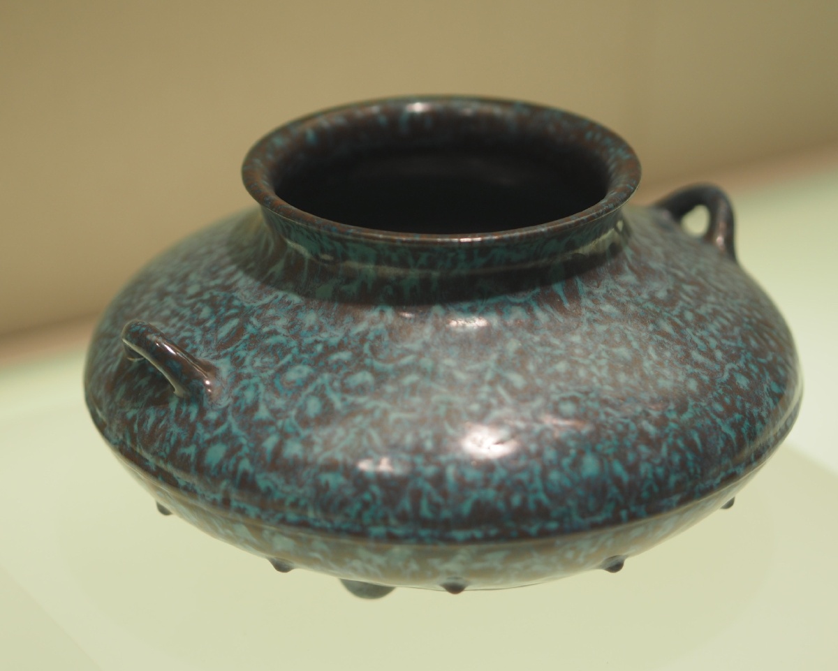 清乾隆炉钧釉三足两耳花囊辽宁省博物馆藏