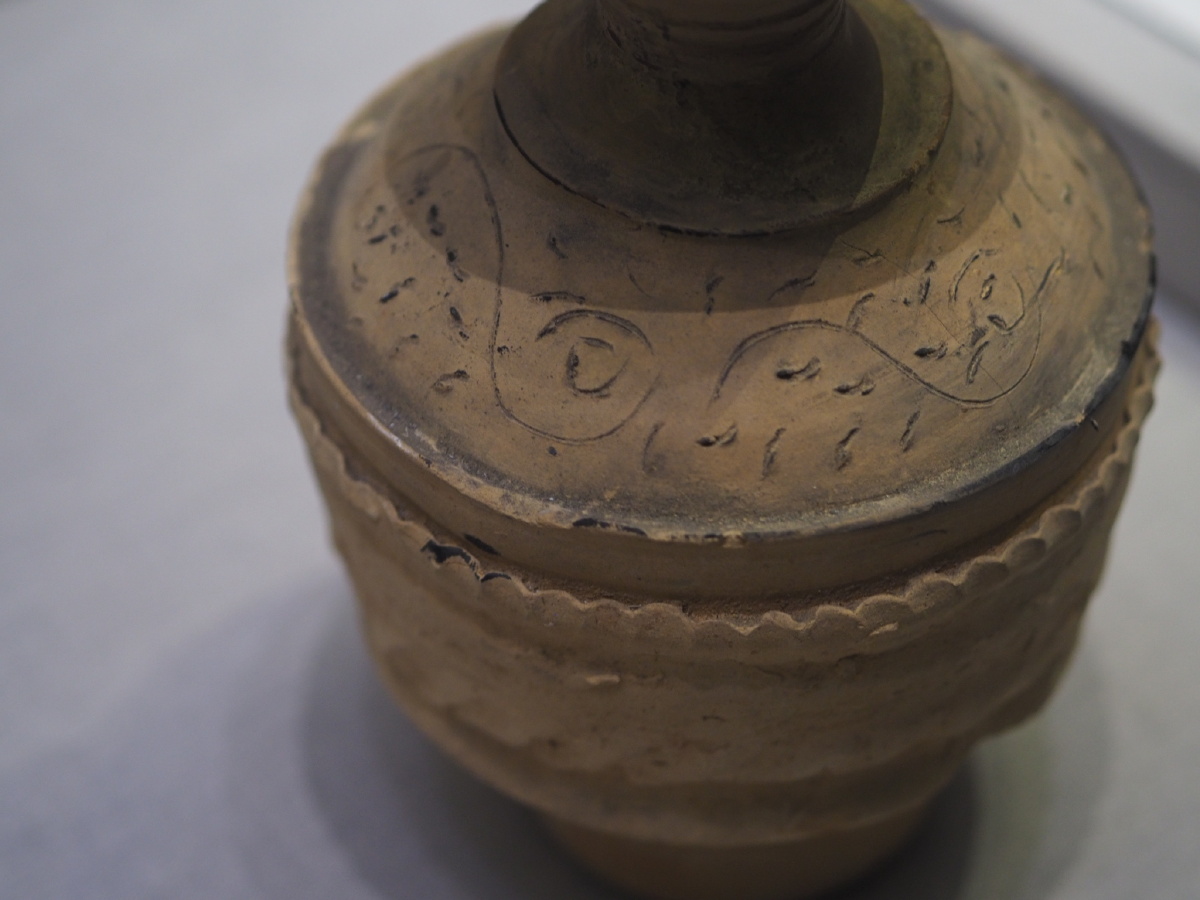 宋附加堆纹盘口坛桂林博物馆藏