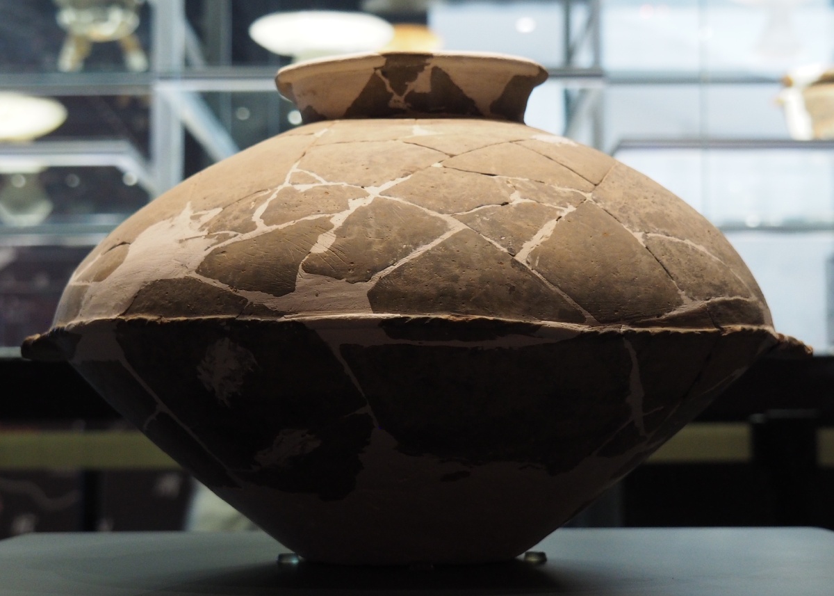 新石器时代崧泽文化陶罐张家港博物馆藏