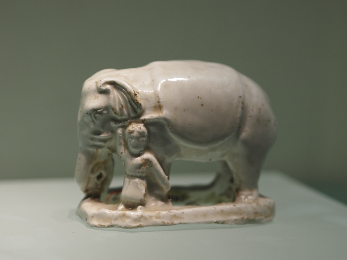 唐白釉象河北博物院藏
