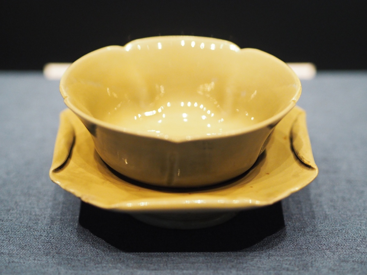 唐越窑青釉荷叶托茶盏宁波博物馆藏