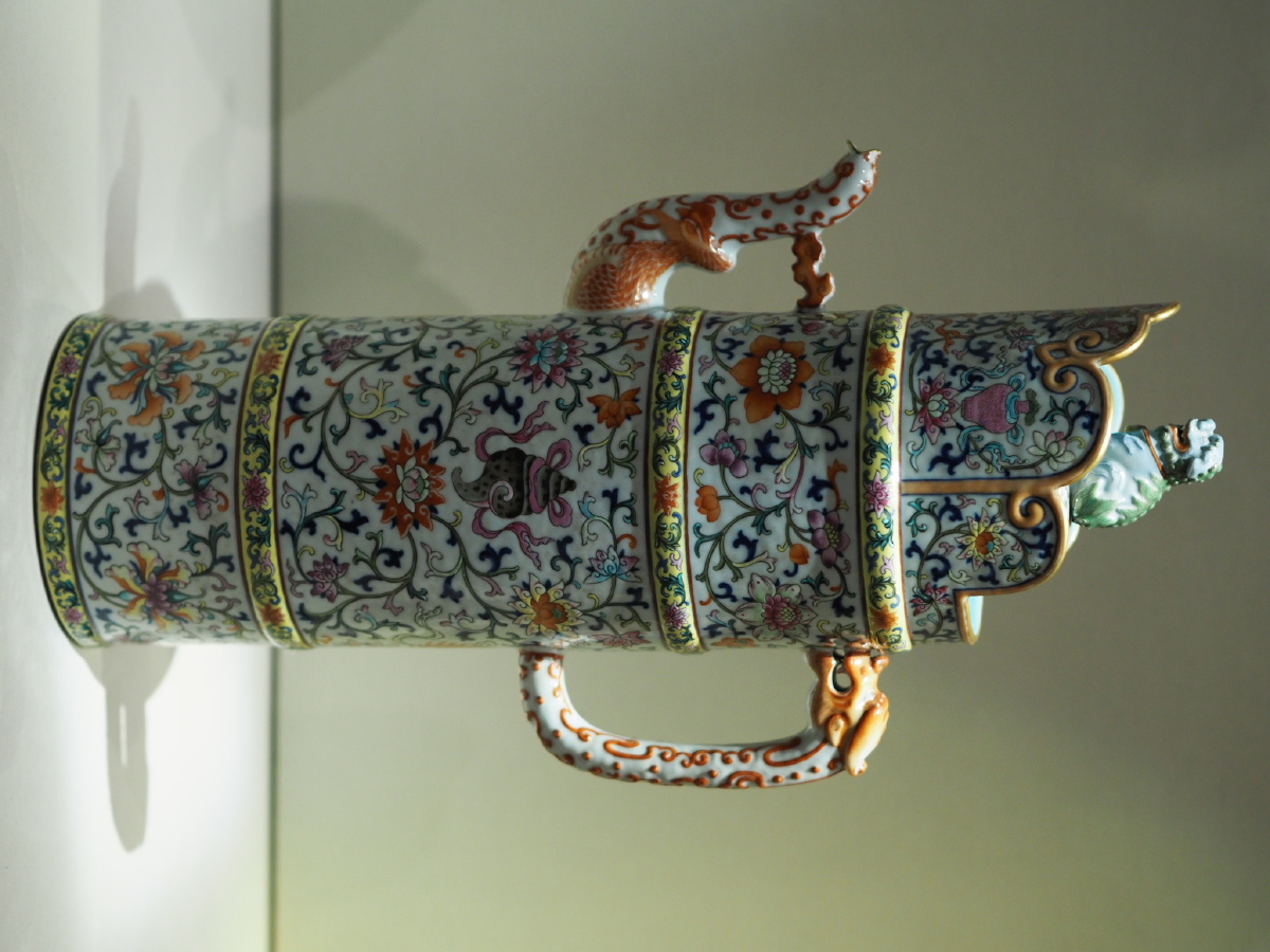 清乾隆粉彩多穆壶沈阳故宫博物院藏