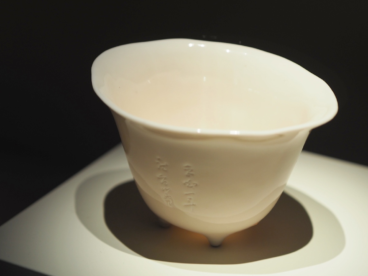 明德化窑白釉暗花爵杯武汉博物馆藏