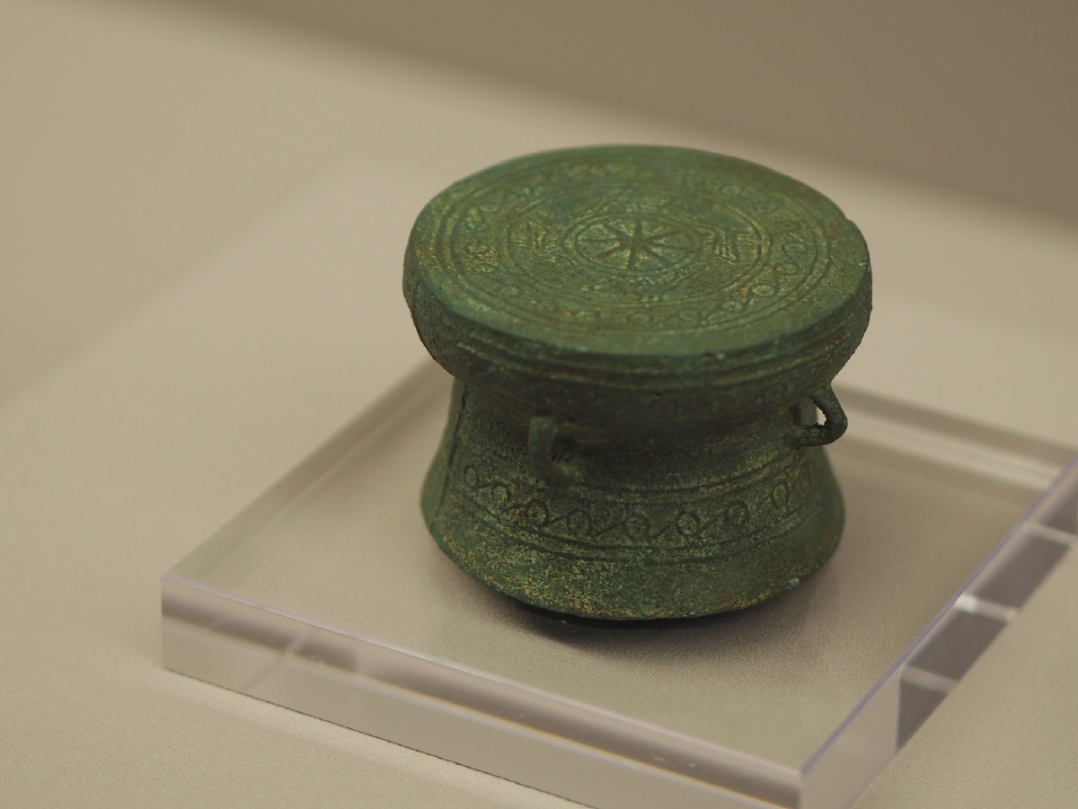 战国三国鸟纹鼓上海博物馆藏