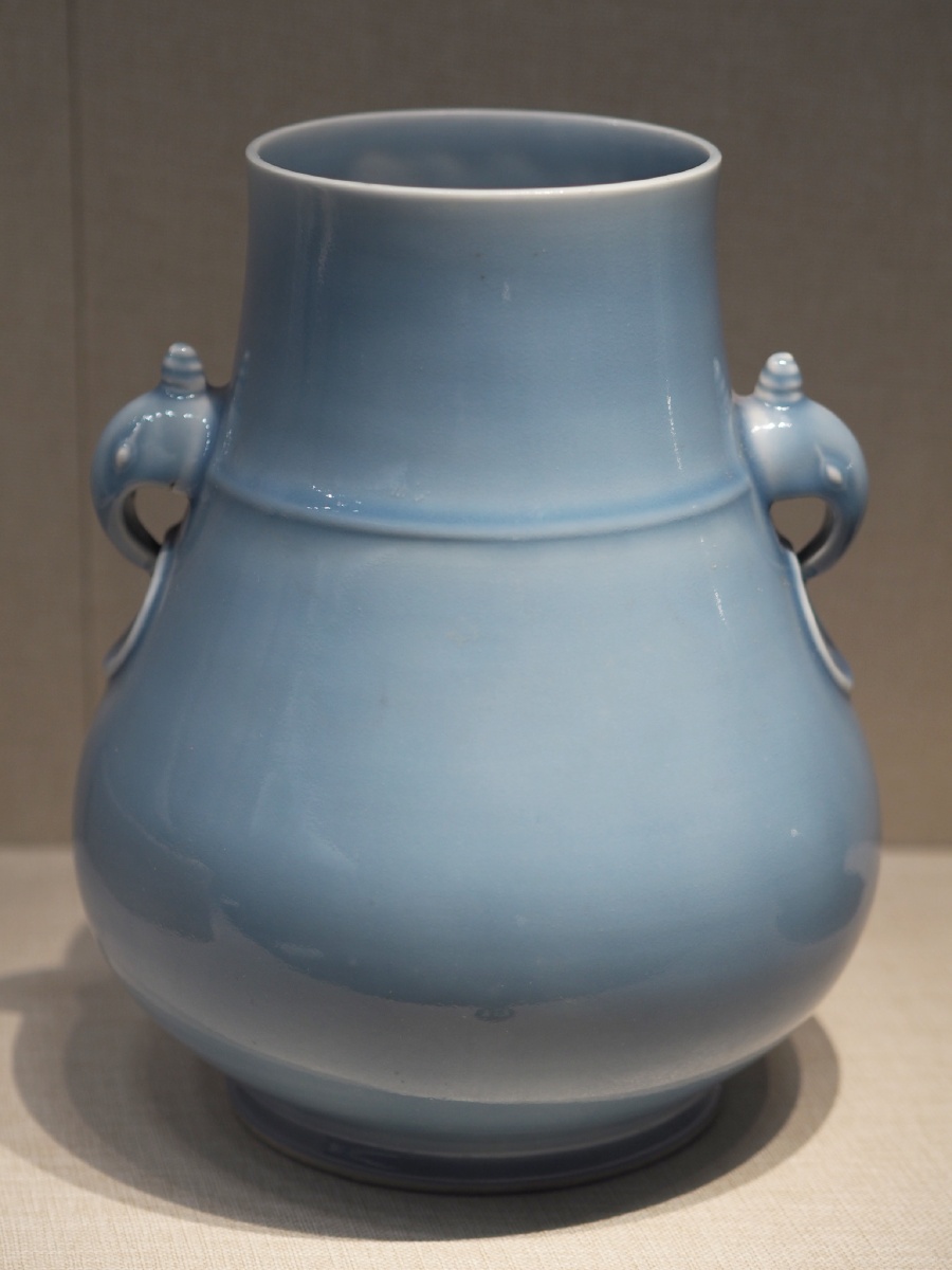 清乾隆天青釉兽耳瓷尊镇江博物馆藏
