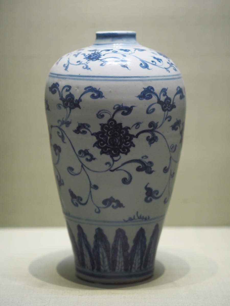 明景泰天顺青花缠枝莲纹梅瓶苏州博物馆藏