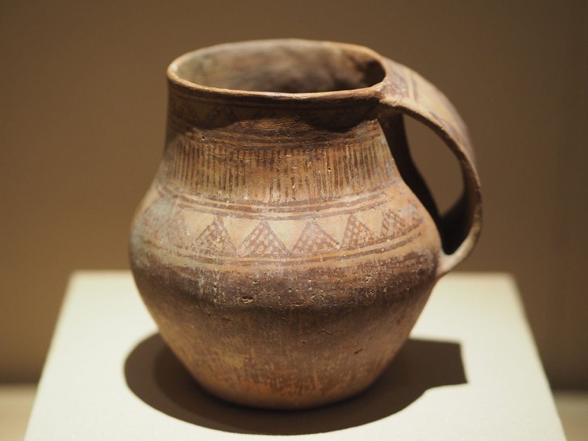 新石器时代沙井文化单耳罐甘肃省博物馆藏
