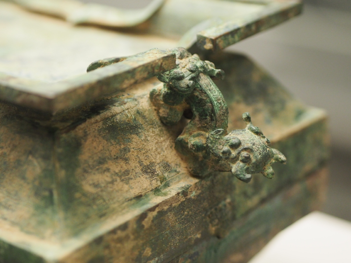 春秋交龙纹簠上海博物馆藏