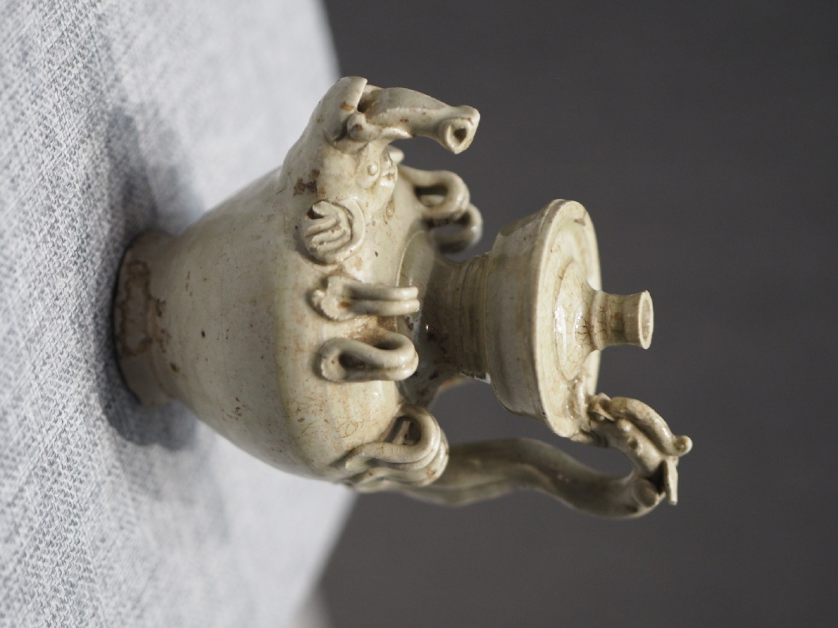 [隋] 白釉象柄龙首壶 河南博物院藏