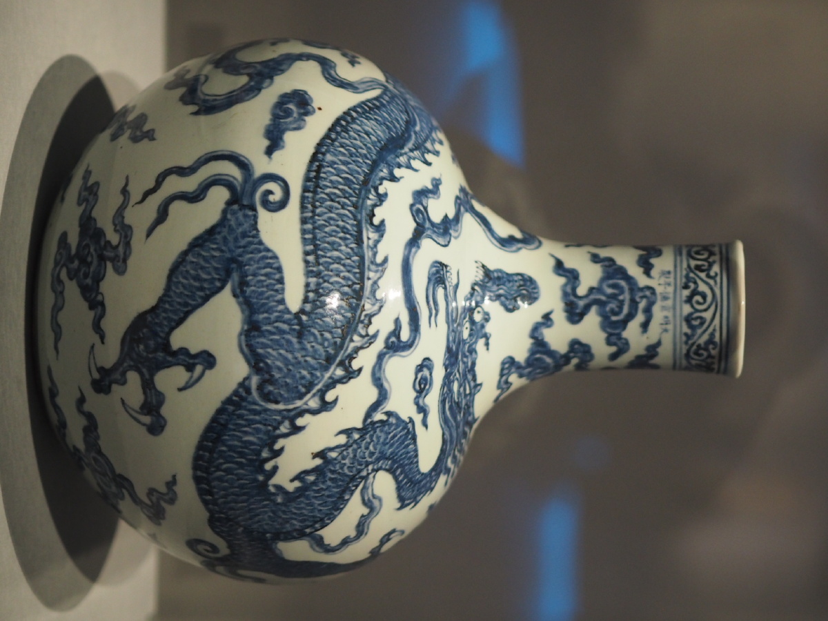 明宣德青花海水云龙纹天球瓶天津博物馆藏