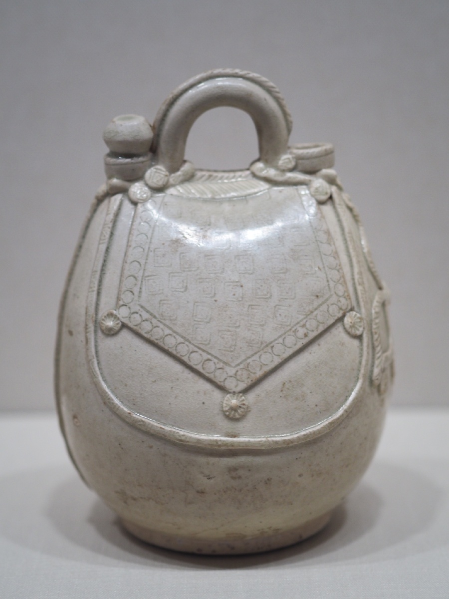 [唐] 白釉皮囊形壶 西安博物院藏