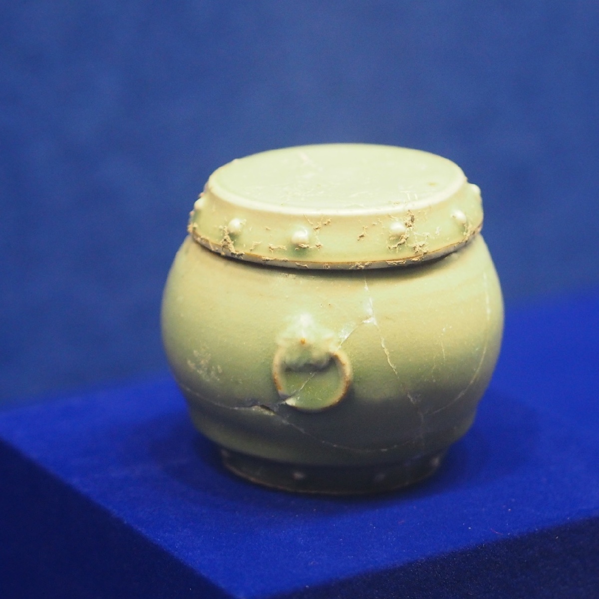 元龙泉窑青釉鼓钉盖罐苏州市考古研究所藏